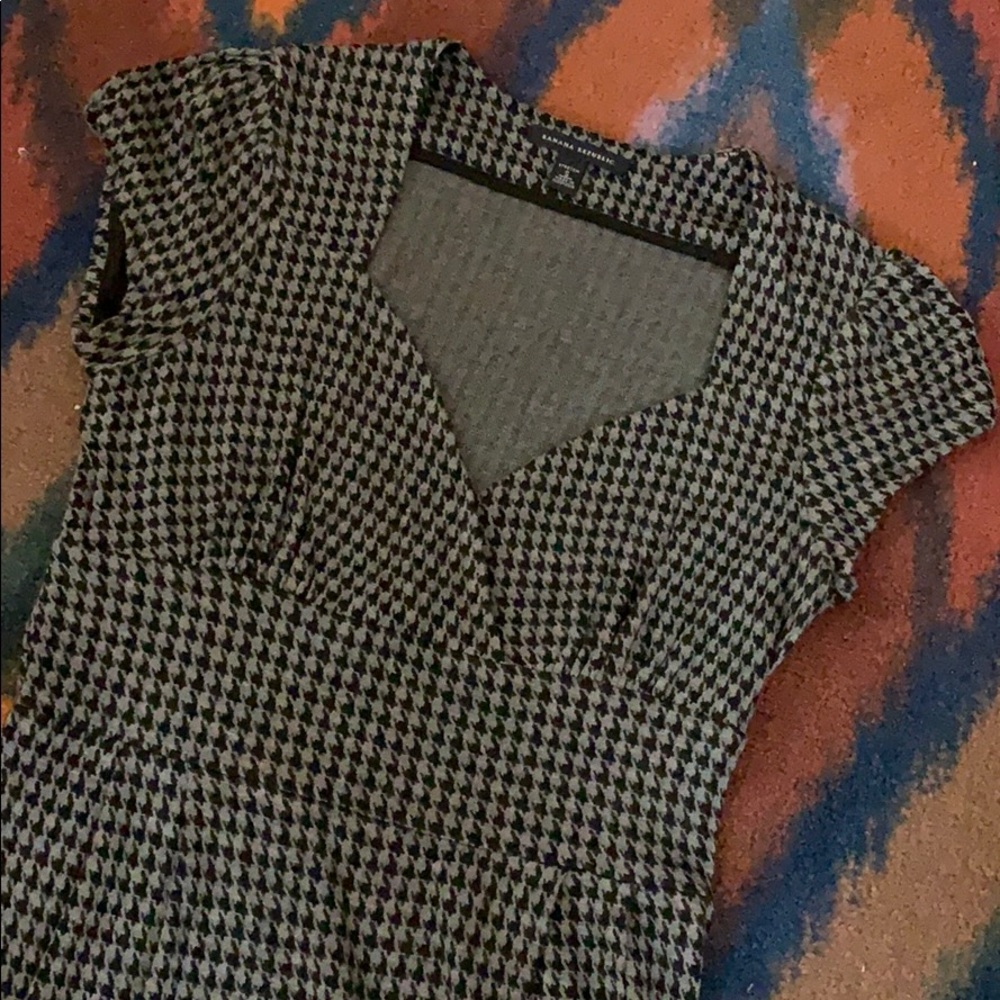 Grey houndstooth sweetheart neckline dress